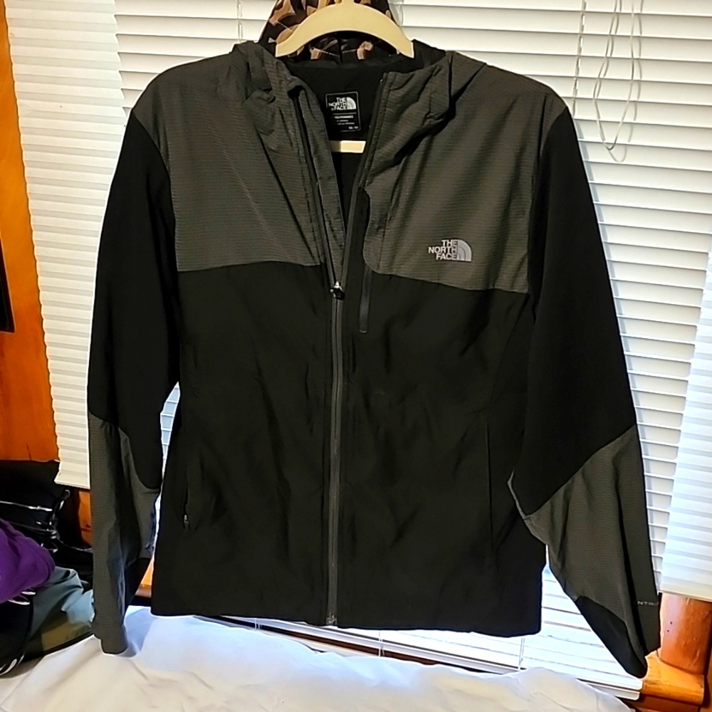 Mens Medium The Northface black and gray full zip coat.
